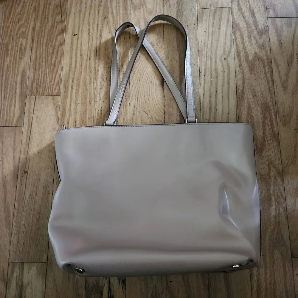 Michael Kors Bag Womens Size Medium Beige Tote Travel‎ Double Handles Logo